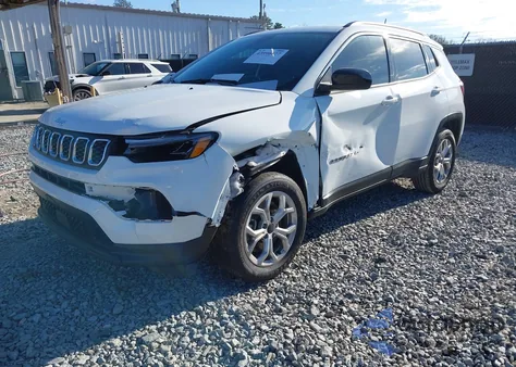 2025 Jeep Compass Latitude 4X4 z USA, uszkodzony, nr VIN 3C4NJDBN6ST534015